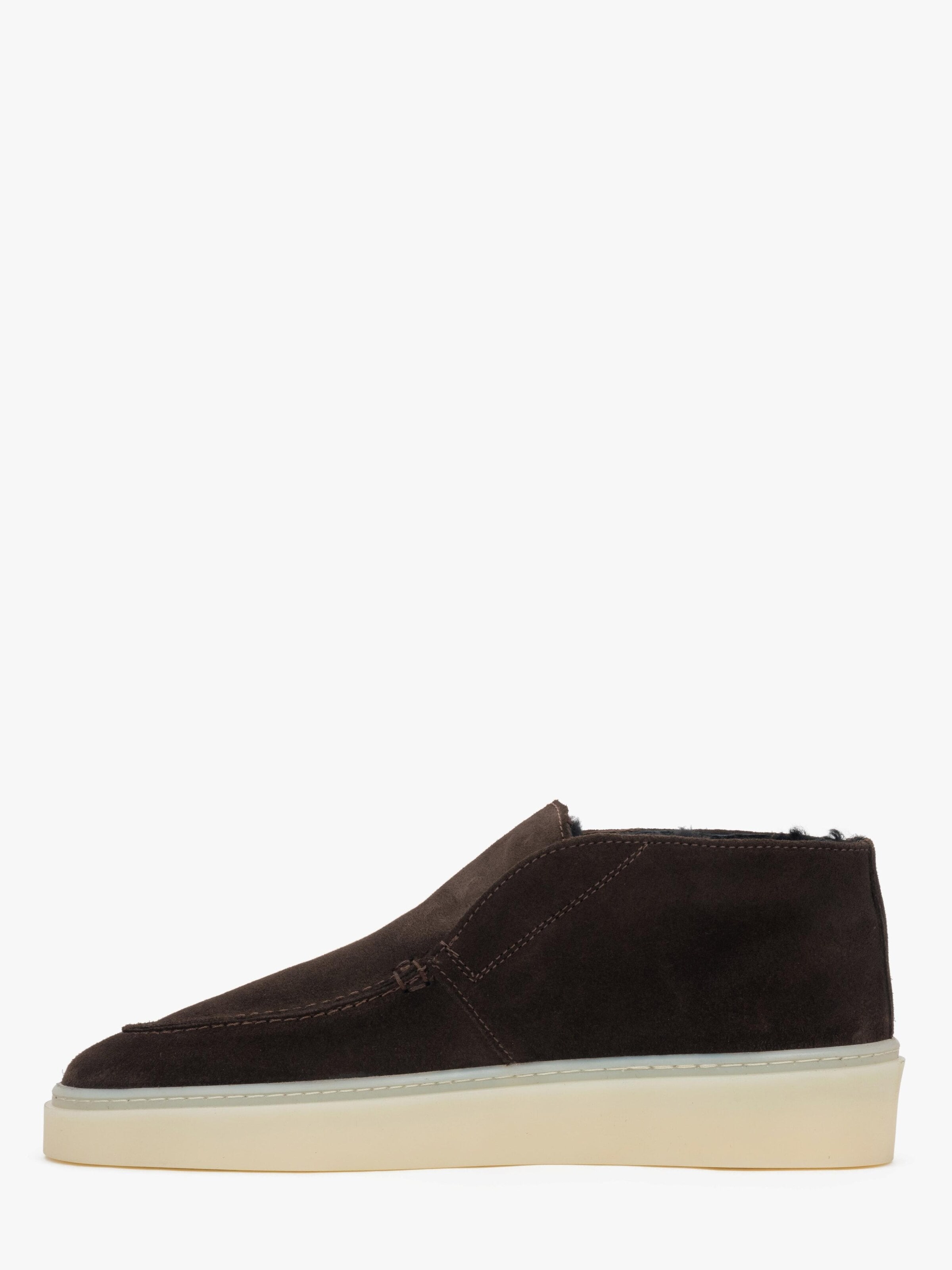 Estro Classic Flats in Brown: front