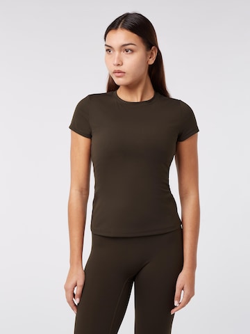 YO-GAYA Sporttop 'Short Sleeve Top' in Bruin