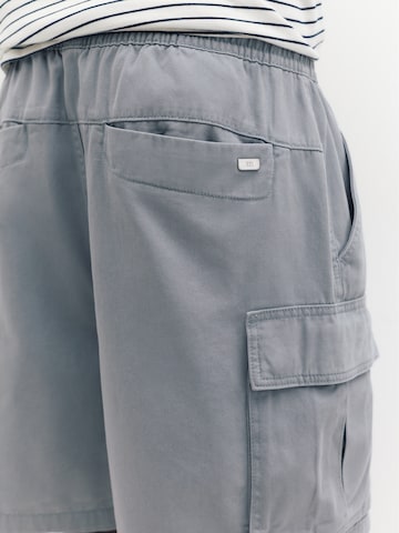 Pull&Bear Lużny krój Spodnie w kolorze szary