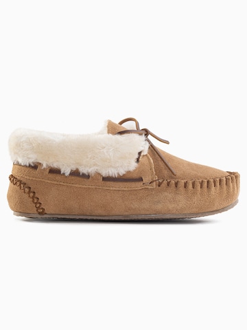 Minnetonka - Mocassins 'Chrissy' em castanho