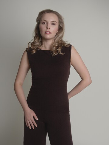 Fiora Muse Gebreide bodywarmer in Bruin