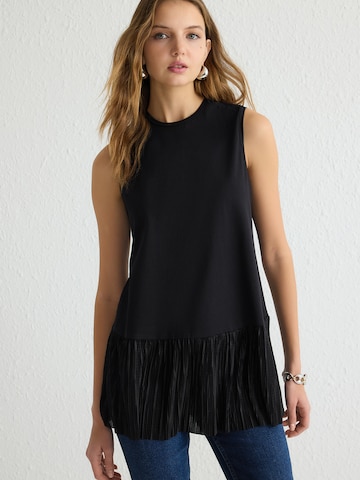 Trendyol Blouse in Zwart: voorkant