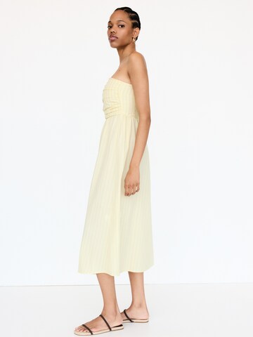Pull&Bear Summer dress in Yellow: front