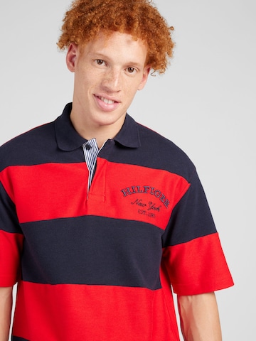 TOMMY HILFIGER Тениска в червено