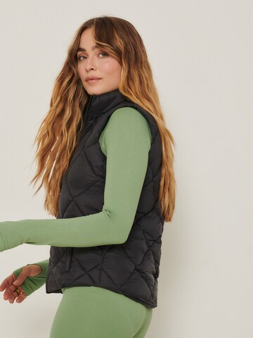 ABOUT YOU x Sofia Tsakiridou Bodywarmer 'Verena' in Zwart