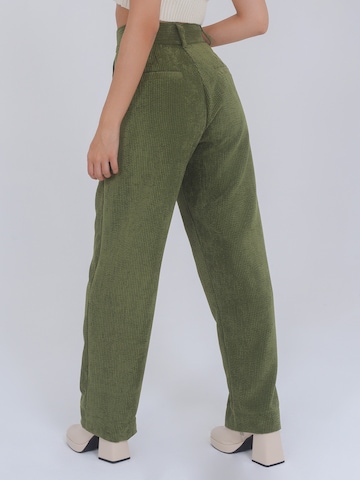 FRESHLIONS Wide leg Pleat-Front Pants 'Alma' in Green