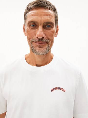 T-Shirt ARMEDANGELS en blanc