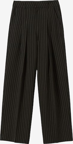 Bershka Loose fit Pleat-Front Pants in Black: front