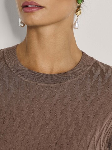 MADELEINE Trui in Bruin