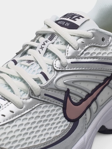 balts Nike Sportswear Brīvā laika apavi 'Air Max Moto 2K'