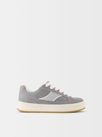 Sneaker bassa di Bershka in grigio