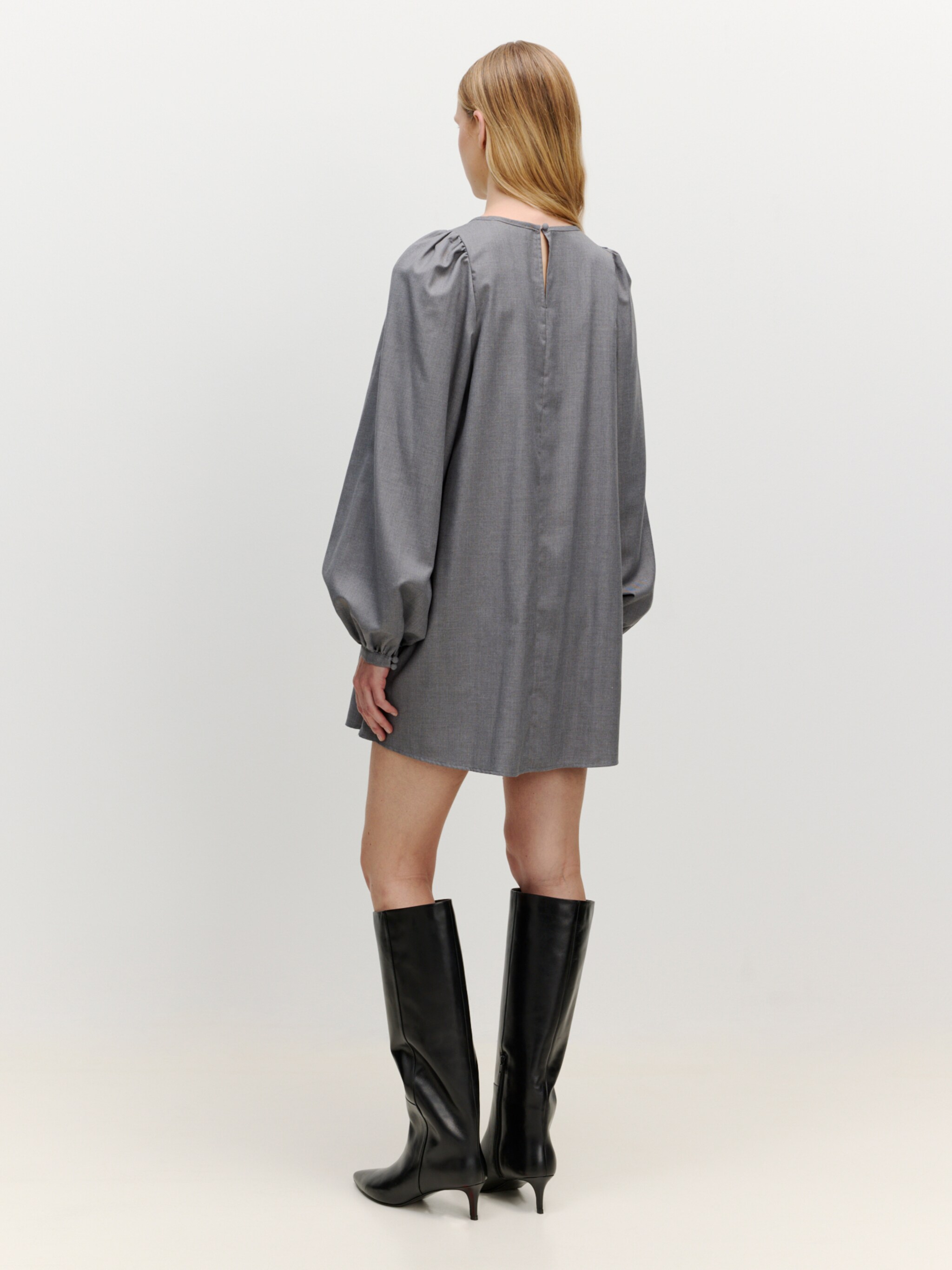 EDITED Produits Robe 'Maija' gris
