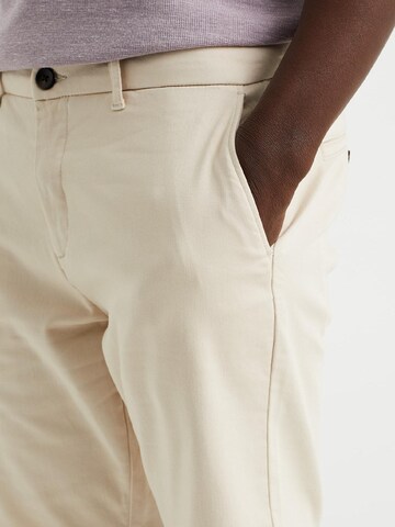 WE Fashion Slimfit Shorts in Beige