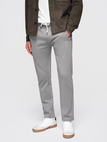 Ombre Regular Trousers 'OM-PABS-0304' in Grey: front
