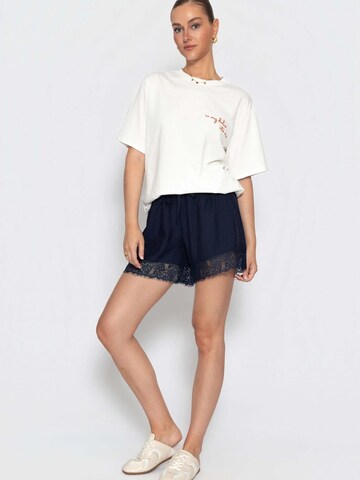 SASSYCLASSY Loosefit Hose‌‌‌‌ in Blau
