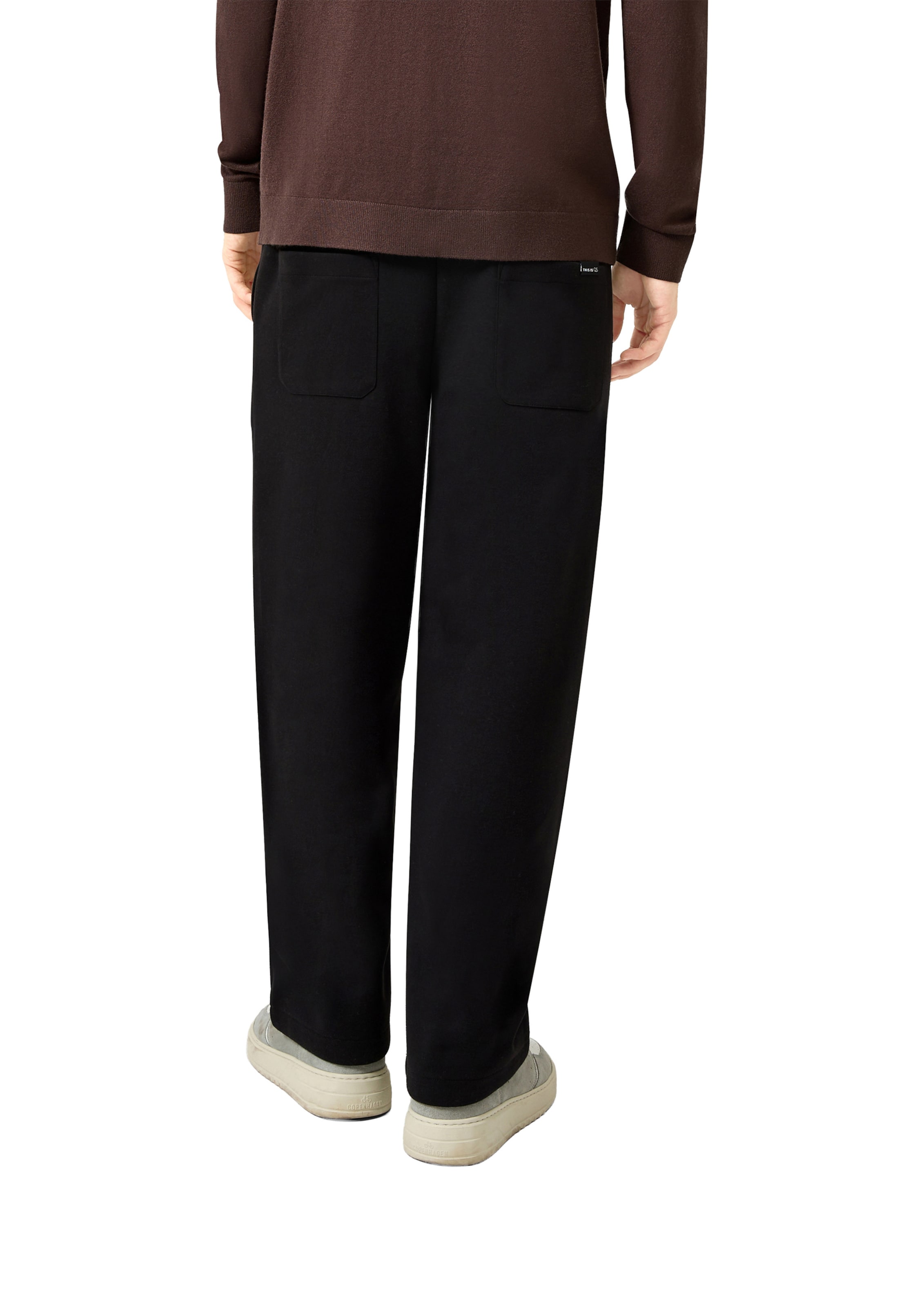 QS - regular Pantalón en negro