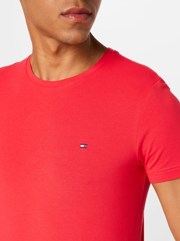 TOMMY HILFIGER Slim Fit T-Shirt in Rot