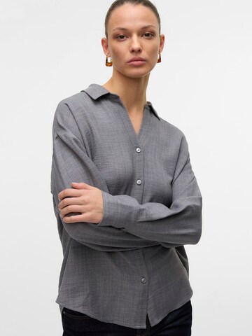 Camicia da donna 'VMMELANEY QUEENY' di VERO MODA in grigio