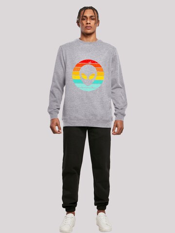 F4NT4STIC Sweatshirt 'Alien Retro Sonnenuntergang' in Grijs