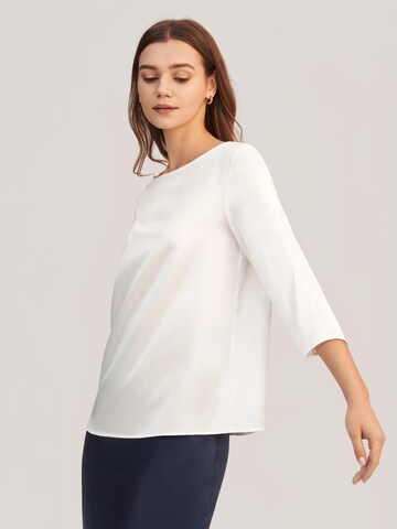Lilysilk Blouse '3/4 Ärmel Seidenbluse mit Boot-Hals' in Wit