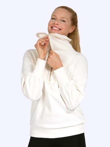 Magadi Sportsweatshirt 'Nora' in Weiß