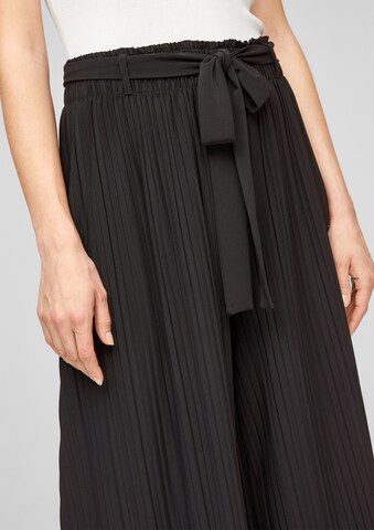 s.Oliver BLACK LABEL Wide Leg Hose in Schwarz