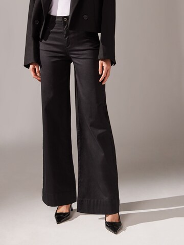 CALZEDONIA Wide leg Jeans in Black: front