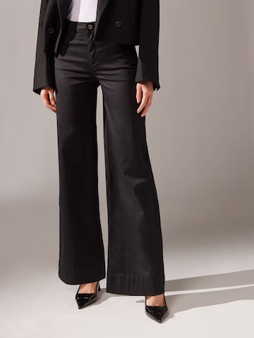 CALZEDONIA Wide Leg Jeans in Schwarz: predná strana