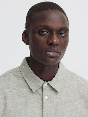 Regular fit Camicia ' BHAban Slub Linen Mix ' di BLEND in verde