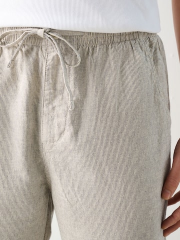 Next - regular Pantalón en marrón