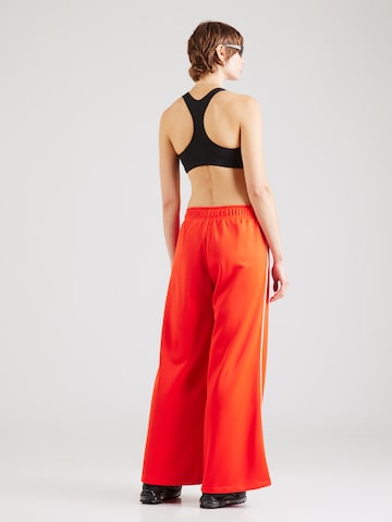 Wide Leg Pantalon Nike Sportswear en rouge