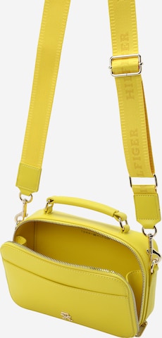 TOMMY HILFIGER - Bolso de mano 'Iconic' en amarillo