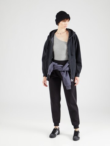 Calvin Klein Jeans - Tapered Pantalón en negro