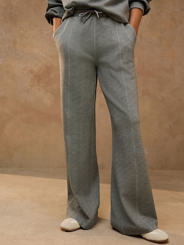 Wide Leg Pantalon 'Premium' Next en gris : devant