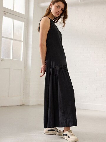 Robe Next en noir