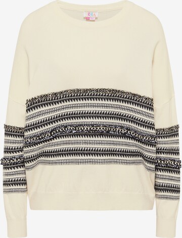 IZIA Sweater in Beige: front