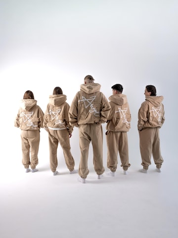 Tuta da jogging di BTY in beige