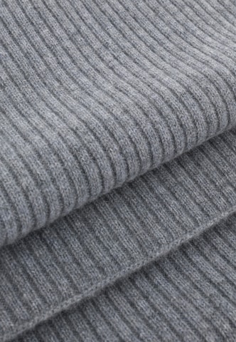 Boggi Milano Scarf in Grey: front