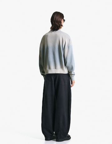 BershkaSweater majica - plava boja