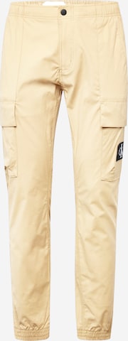 Calvin Klein Jeans Tapered Cargo trousers in Beige: front