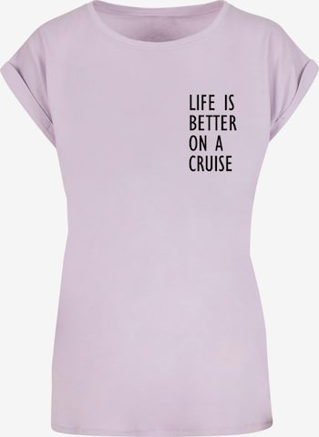 Merchcode T-Shirt 'Life Is Better' in Lila: predná strana