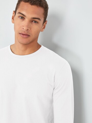 Next - Camiseta en blanco