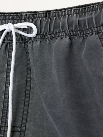 Pull&Bear Kratke kopalne hlače | siva barva