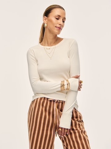 Kamila Šikl Shirt in Wit: voorkant