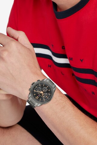 TOMMY HILFIGER Analog Watch in Grey