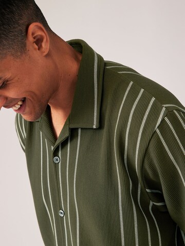 Next - Ajuste regular Camisa en verde