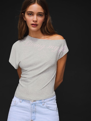 Bershka Póló - szürke: elől