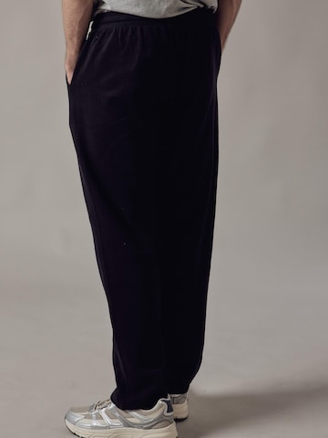OWN Off With Nature Regular Broek 'Joggers Felpati Dritti' in Zwart