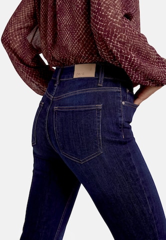 zero Flared Jeans in Blau