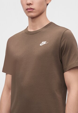 Regular fit Maglietta 'Club' di Nike Sportswear in marrone